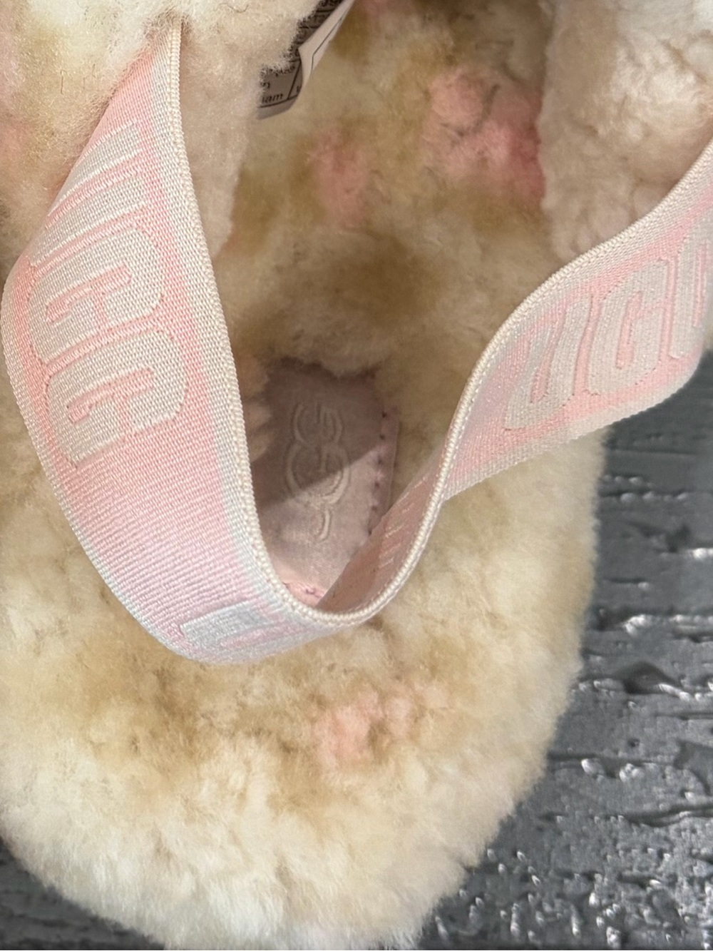 UGG Women's Fluffy Slide Sandals in Cream and Pink - Picture 4 of 8